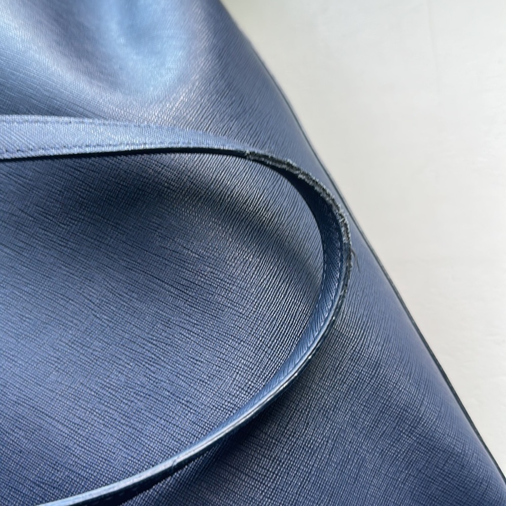 Michael Kors Jet Set Navy Tote - Picture 8 of 10